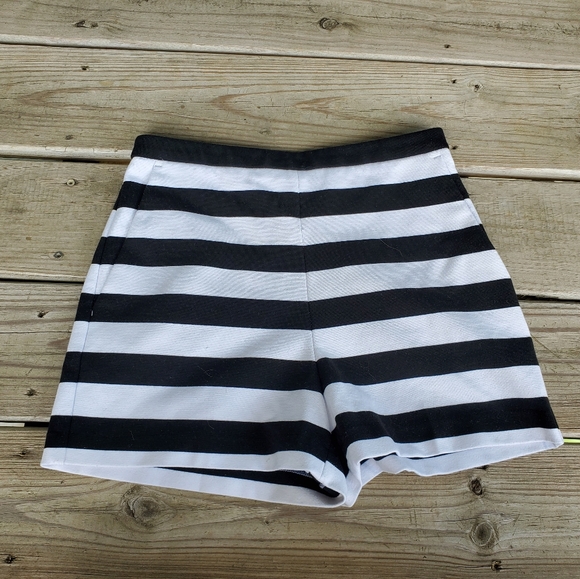 High waisted short, size 2 - Picture 2 of 10